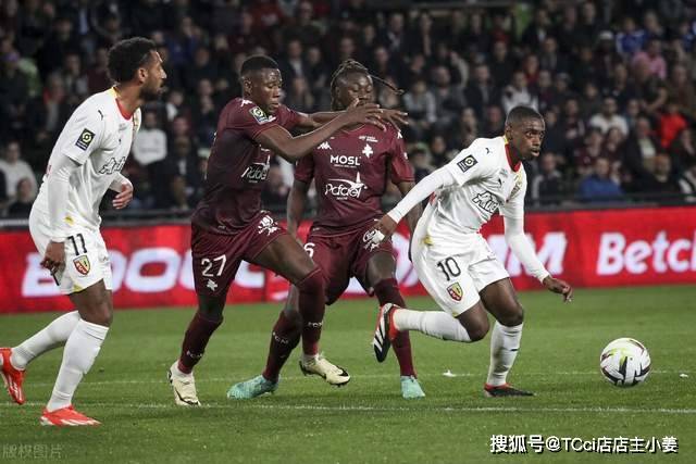 武汉三镇vs浦项制铁：阿齐兹抽射破门 三镇1-0领先
